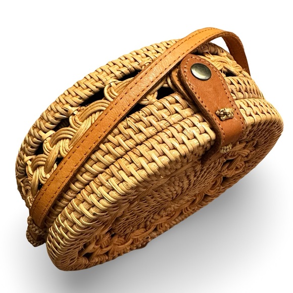 Handwoven Balinese Rattan Round Bag - Picture 5 of 12